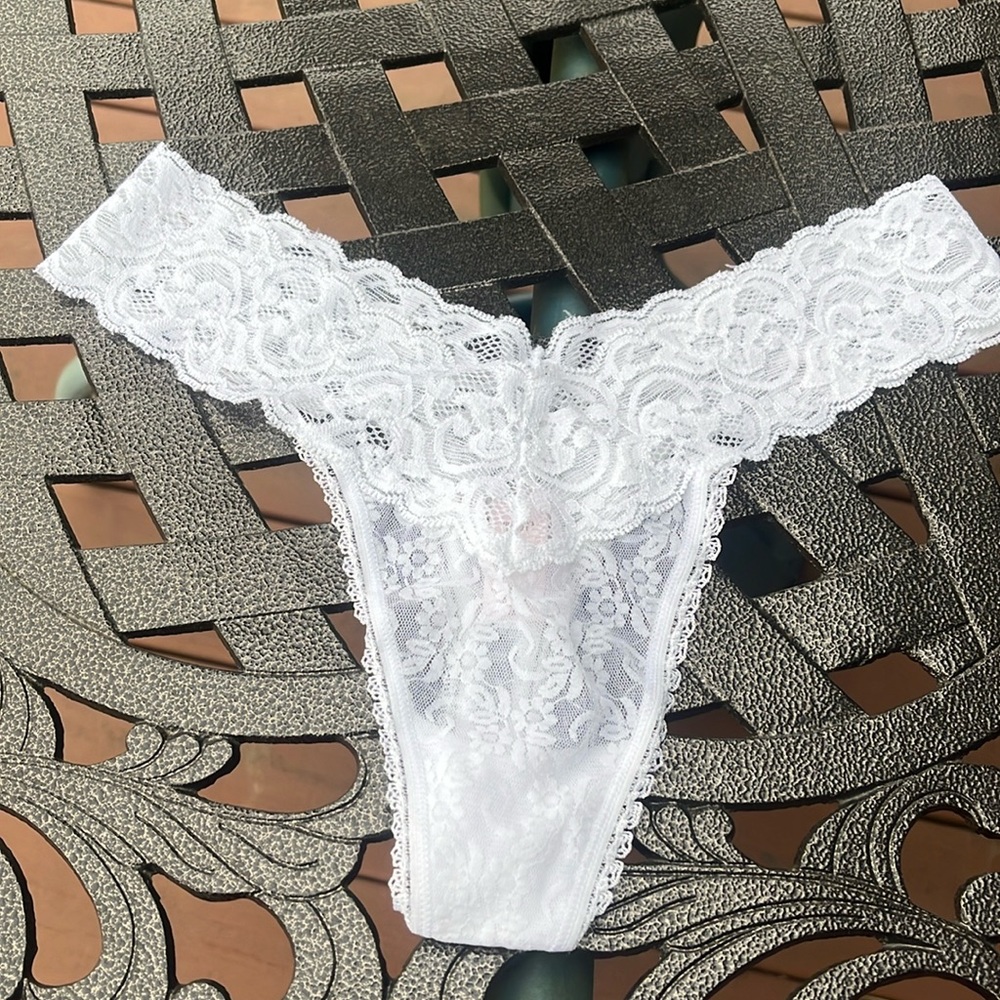 Victorias Secret white lace panties. Size M. New without tags